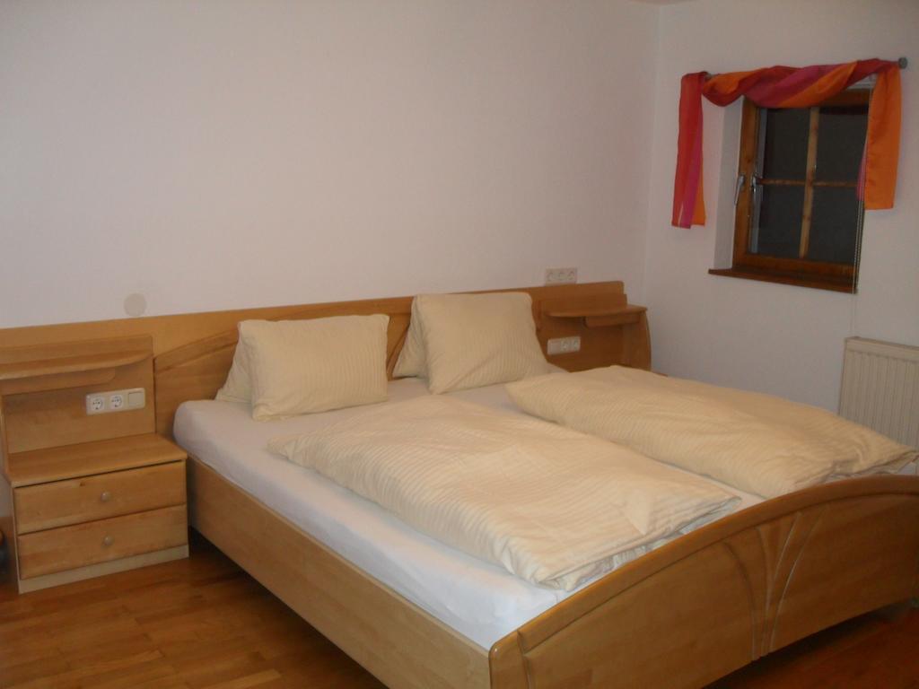 Haus Schellenschmied Apartment Pettneu am Arlberg Room photo