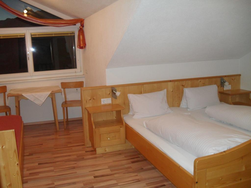 Haus Schellenschmied Apartment Pettneu am Arlberg Room photo