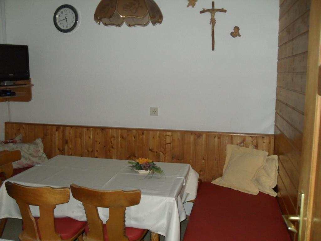 Haus Schellenschmied Apartment Pettneu am Arlberg Room photo