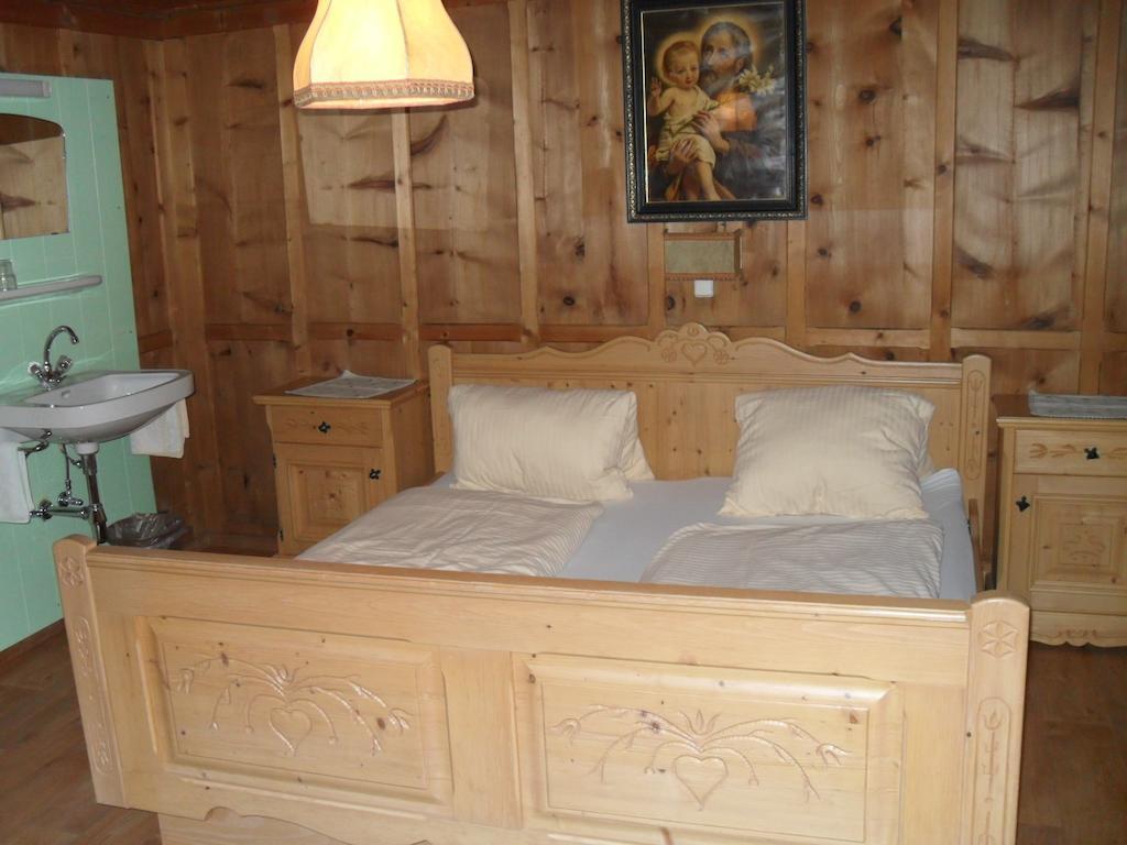 Haus Schellenschmied Apartment Pettneu am Arlberg Room photo